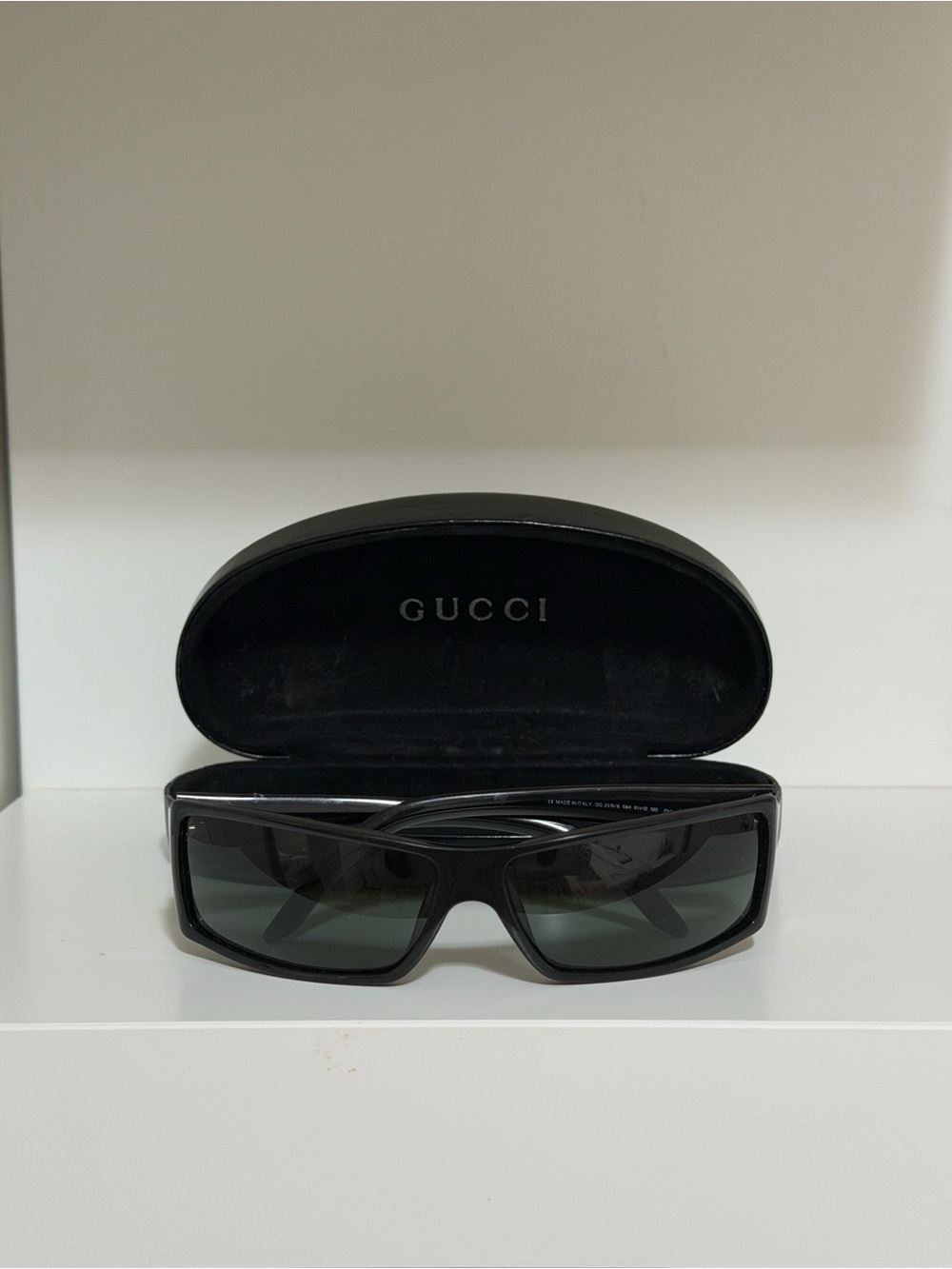 GUCCI vintage Y2K shield wrap around rectangular sunglasses